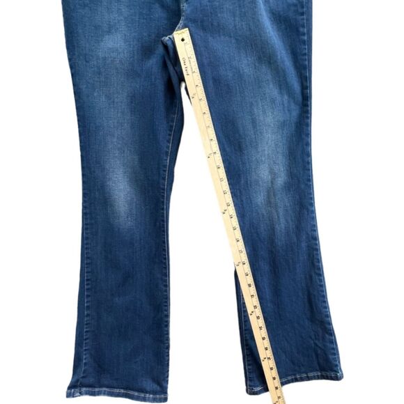 Levis 515 Boot Cut Jeans Womens 12 Blue Medium Wash Mid Rise Stretch Classic - Picture 9 of 16
